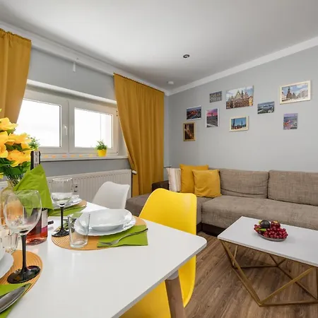Market Square Corner Kuźnicza By Renters Apartament